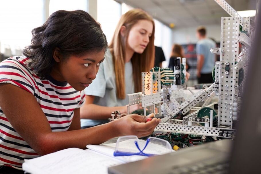 Students collaborate on a robotics project, showcasing STEM skills for college applications.